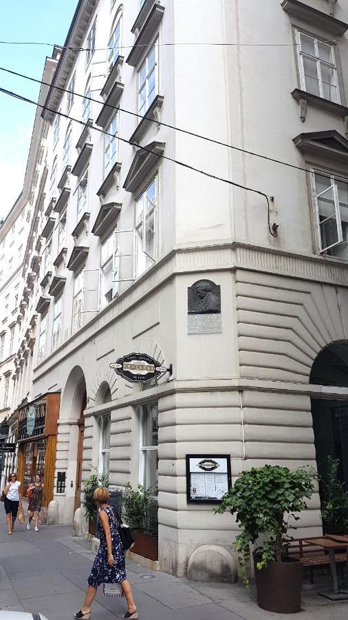 Sobieski Stefansdom Apartments Вена Экстерьер фото
